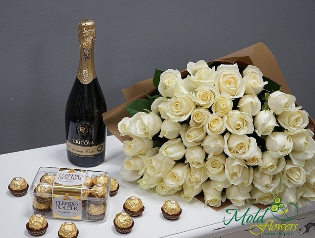 Набор из 51 Белая голландская роза 50-60 см, Ferrero Rocher 200g,Шампанское Lacrima Dulce 0,75 л Фото